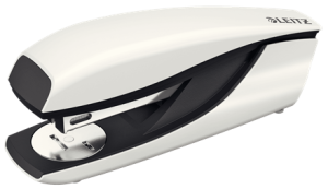 Zszywacz metalowy Leitz Wow perłowy 30 kartek BIAŁY